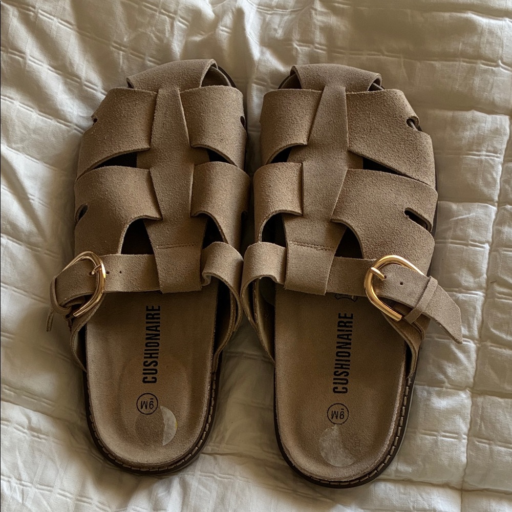 Cushionaire Women's Brown Buckle Sandals